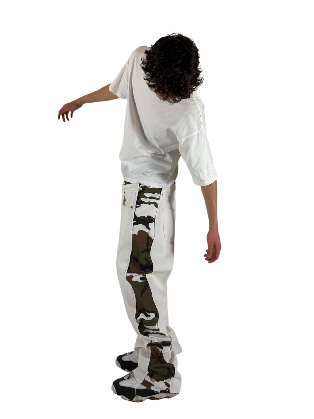 Camodenim bianco uomo indossato dal modello con prospettiva intera 