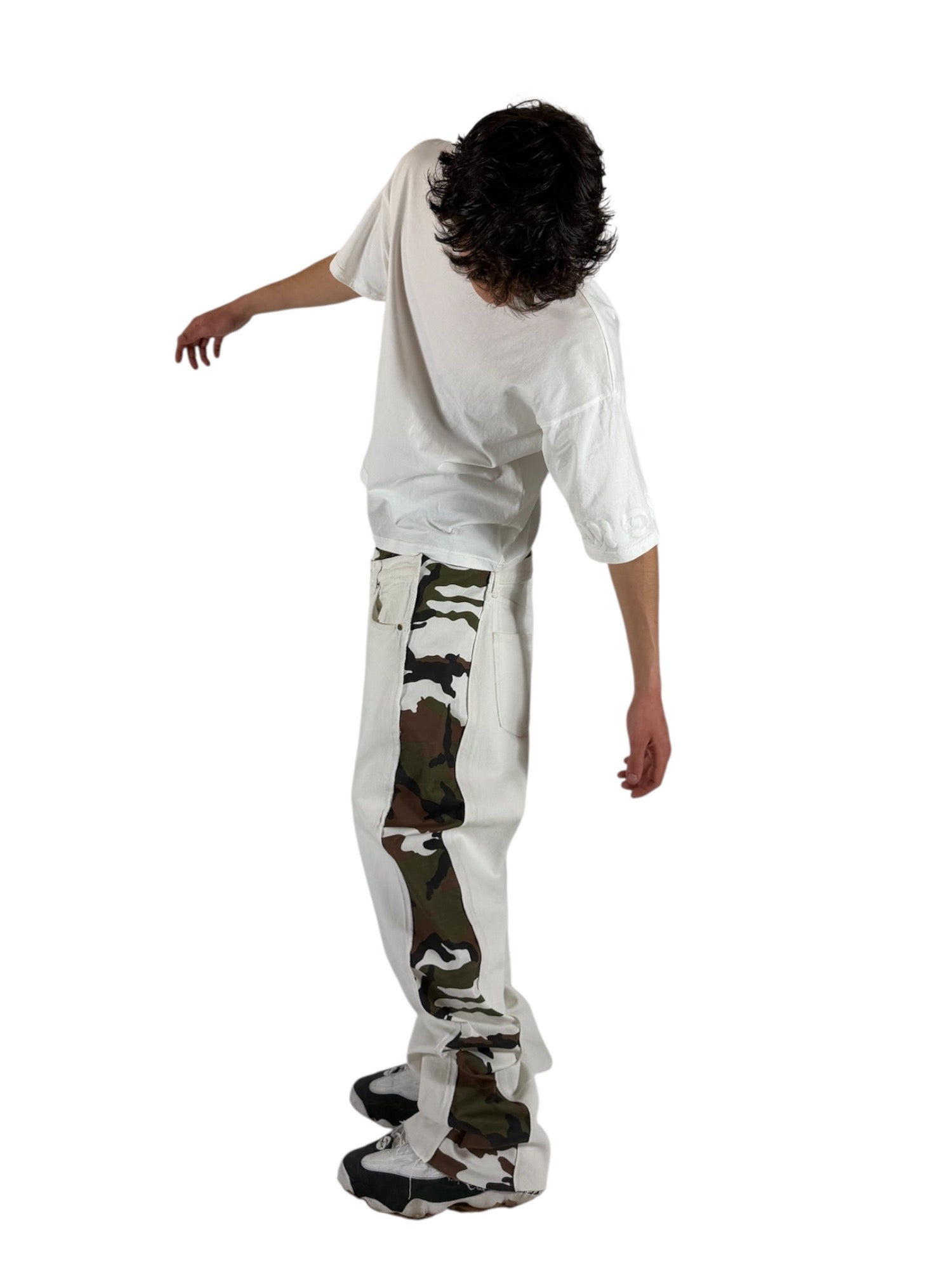 Camodenim bianco uomo indossato dal modello con prospettiva intera 