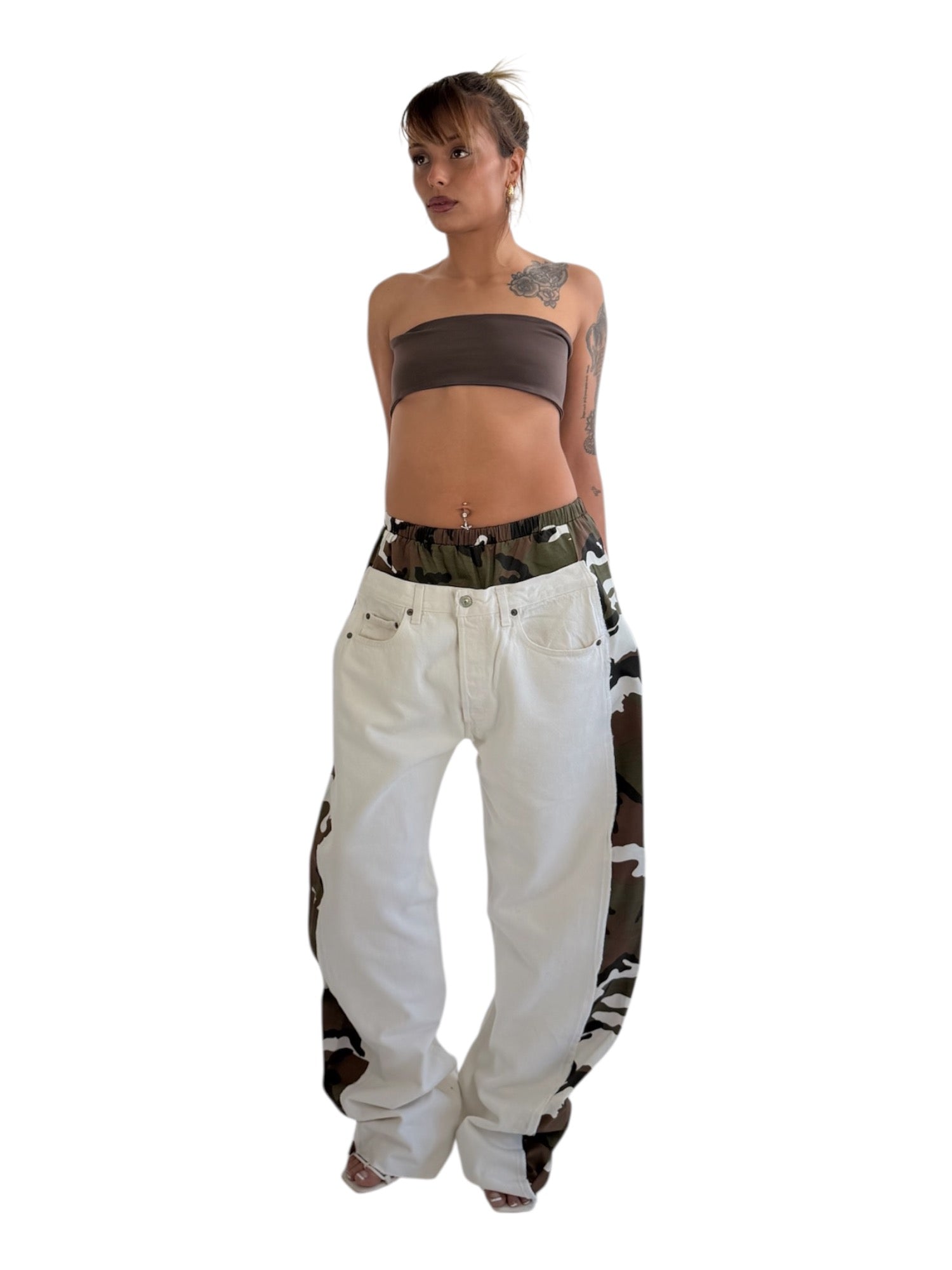 Camodenim donna bianco indossato dalla modella con prospettiva intera 