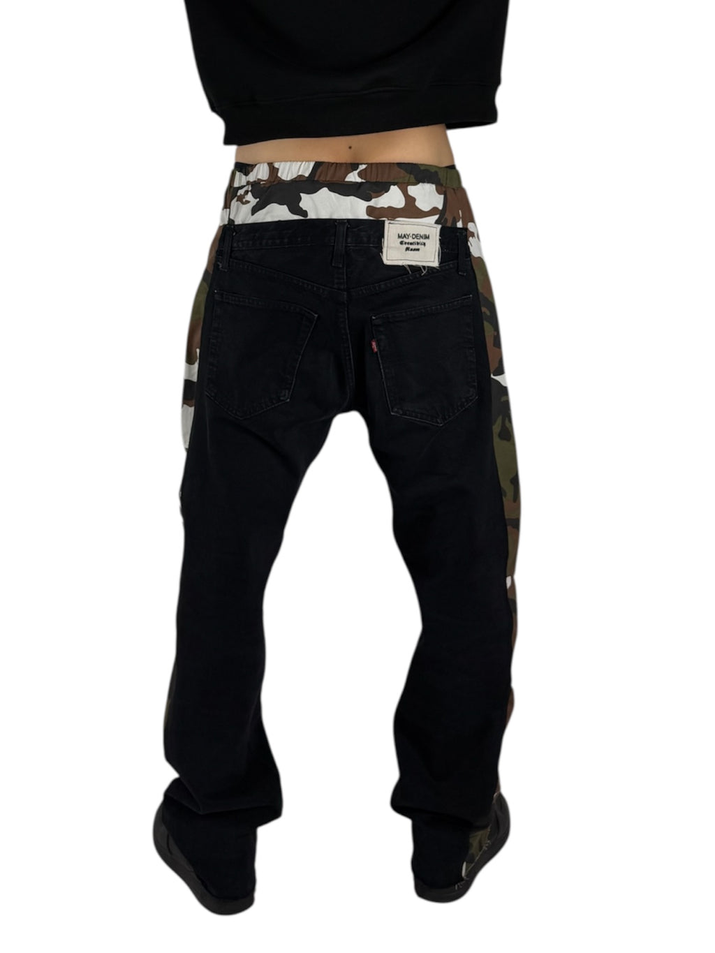 Camodenim nero uomo indossato dal modello vista posteriore 