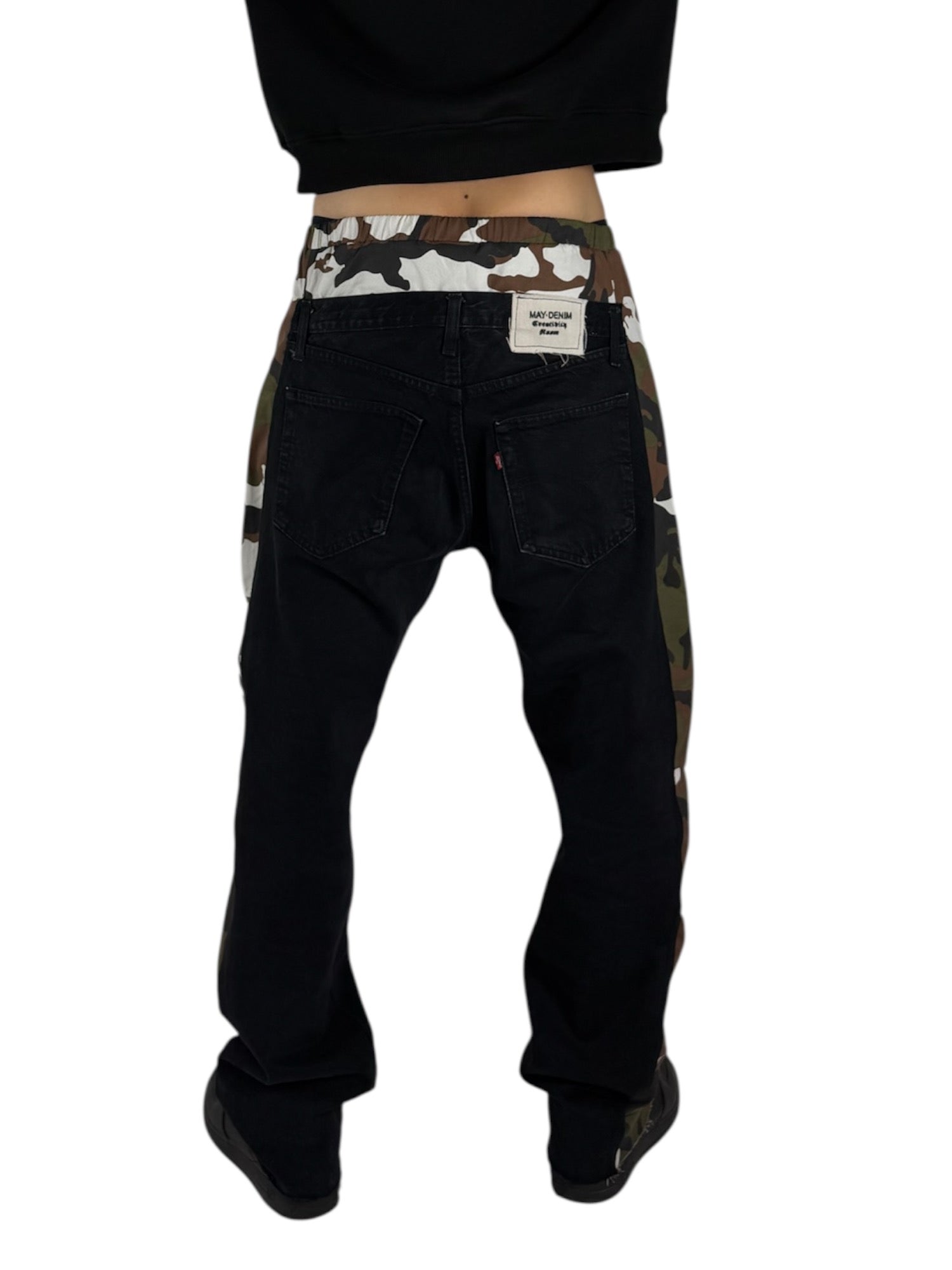 Camodenim nero uomo indossato dal modello vista posteriore 