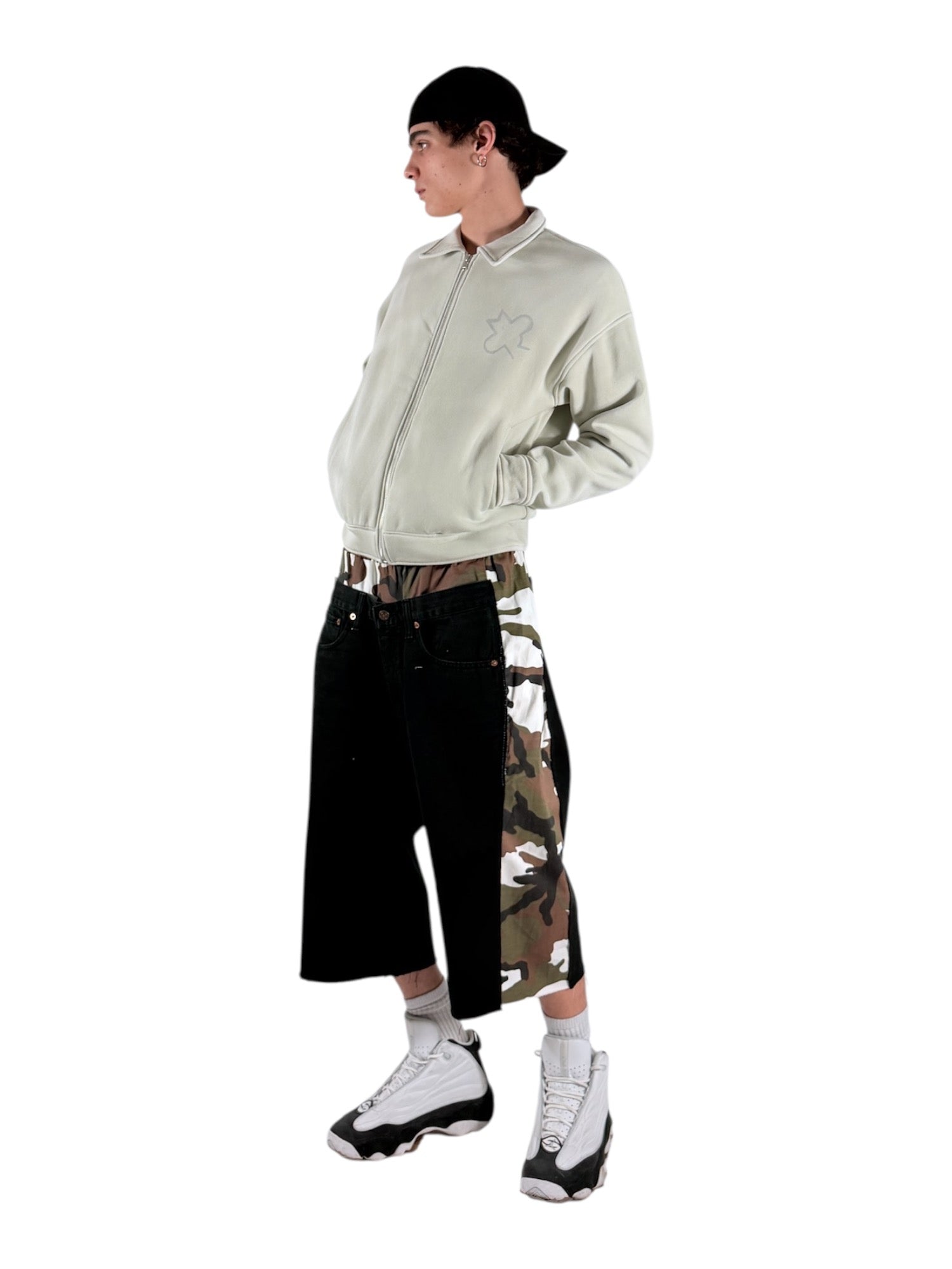 Camodenim shorts nero uomo indossato dal modello vista frontale 