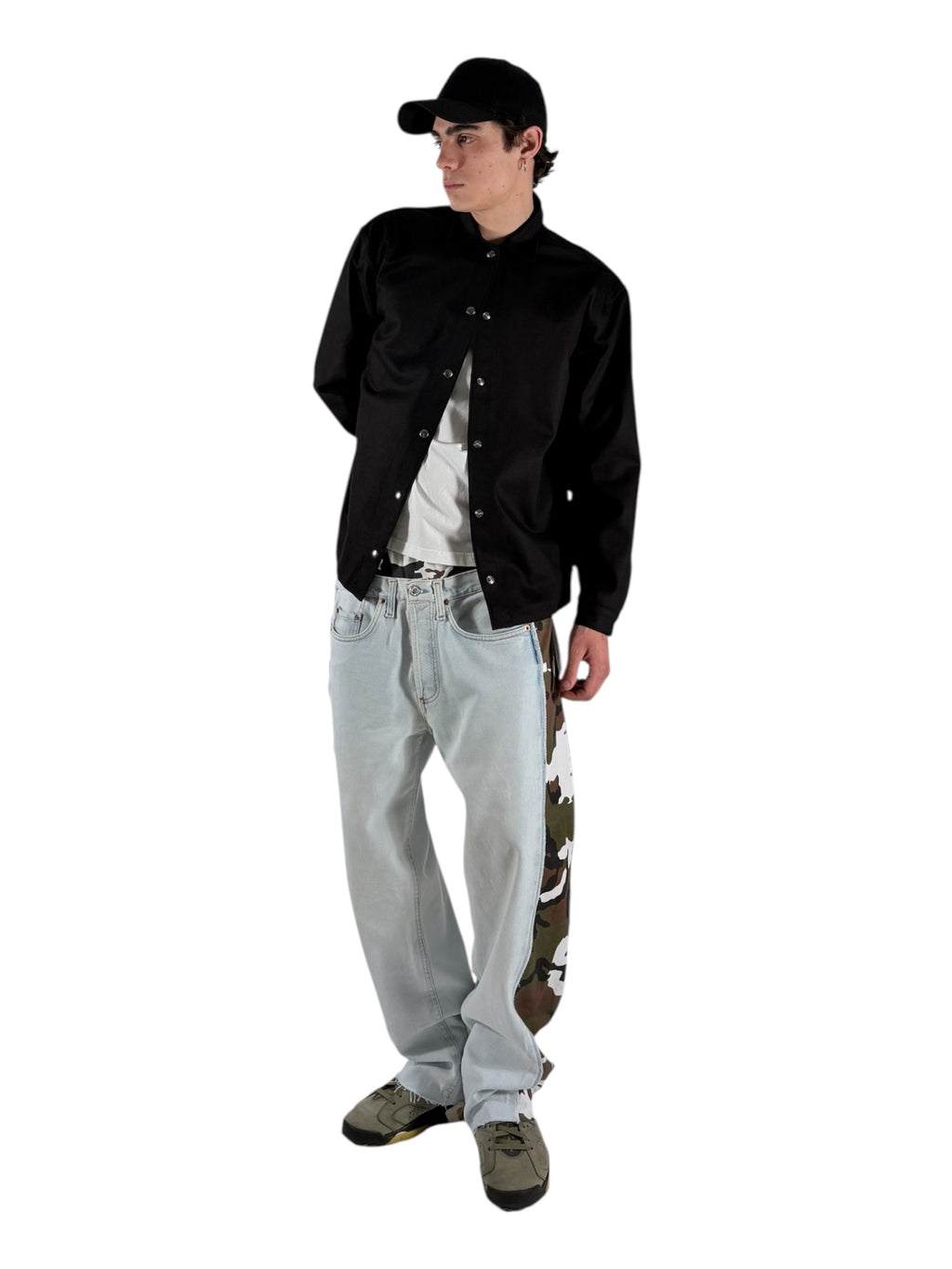Camodenim uomo celeste indossato dal modello con prospettiva intera 