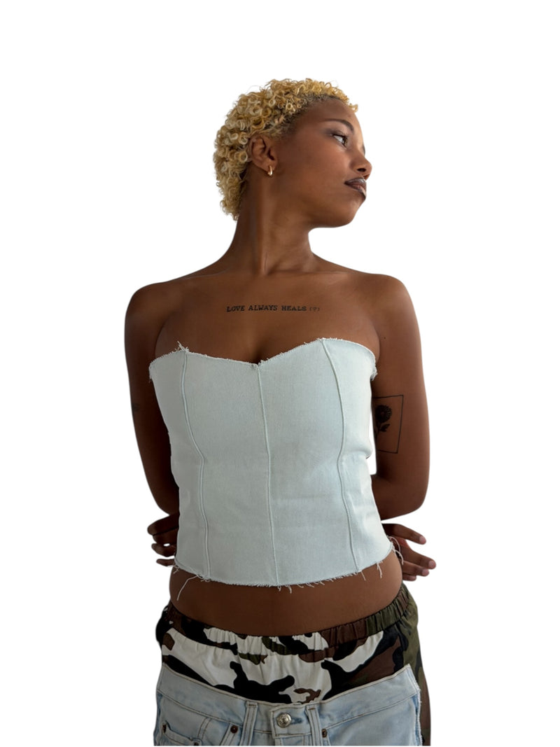 Camodenim top celeste donna indossato dalla modella 