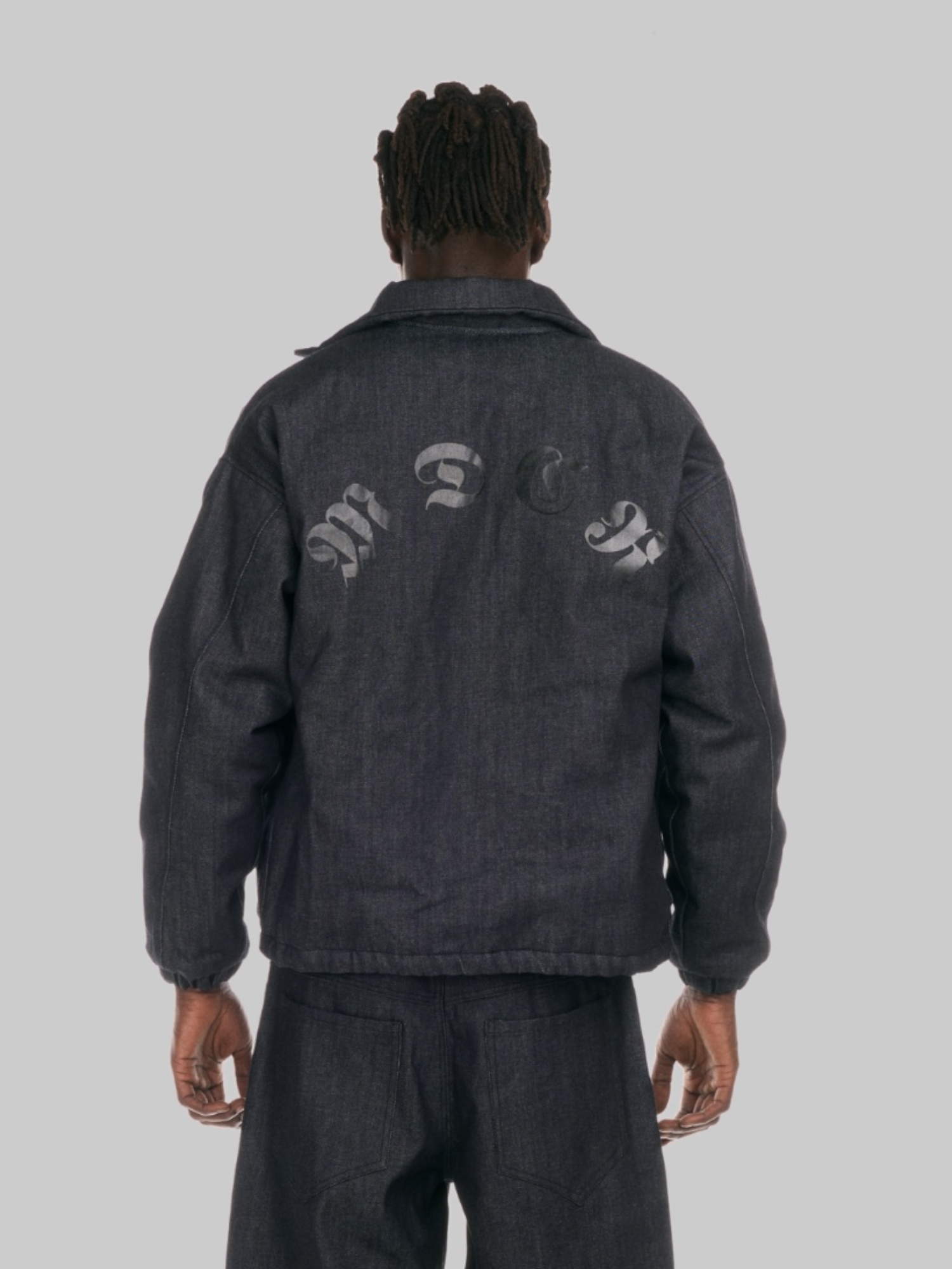 Classic jacket indossata dal modello vista posteriore 