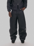 Classic pant denim mdcr uomo indossato dal modello 