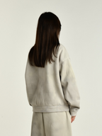 Crewneck grigio donna indossata dalla modella vista posteriore 