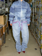 Flight denim bomber donna blu scuro indossato dalla modella vista frontale 