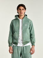 Hoodie uomo verde indossata dal modello vista frontale 