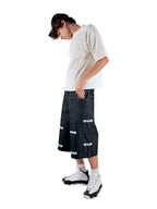 MDCR shorts uomo indossato dal modello vista interamente 