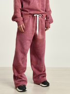 Pantalone donna rosso indossato dalla modella vista laterale 