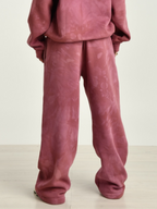 Pantalone donna rosso indossato dalla modella vista posteriore 
