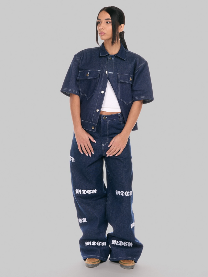Pantalone mdcr denim donna indossato dalla modella 