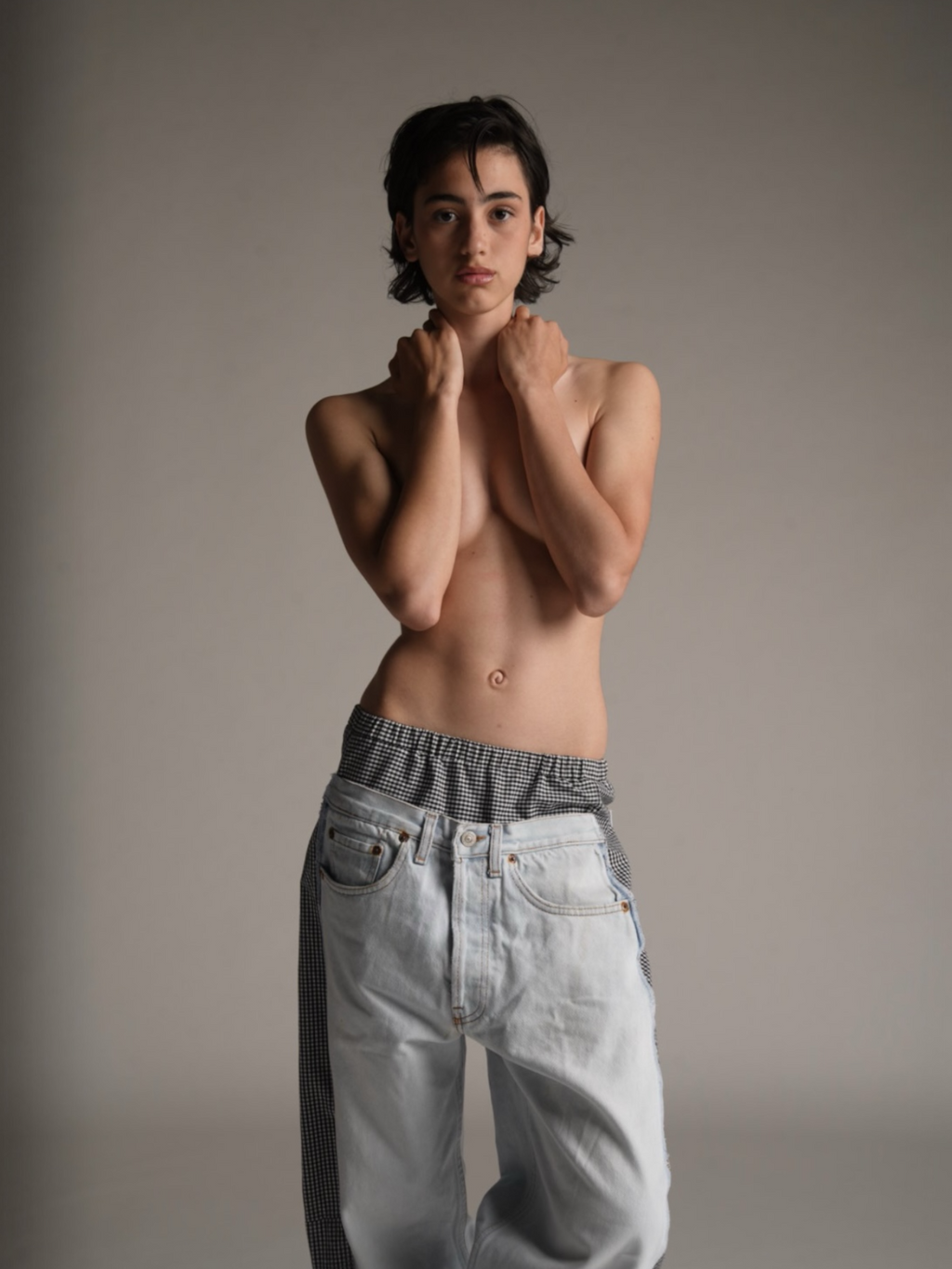 Pantalone remix donna indossato dalla modella vista frontale 
