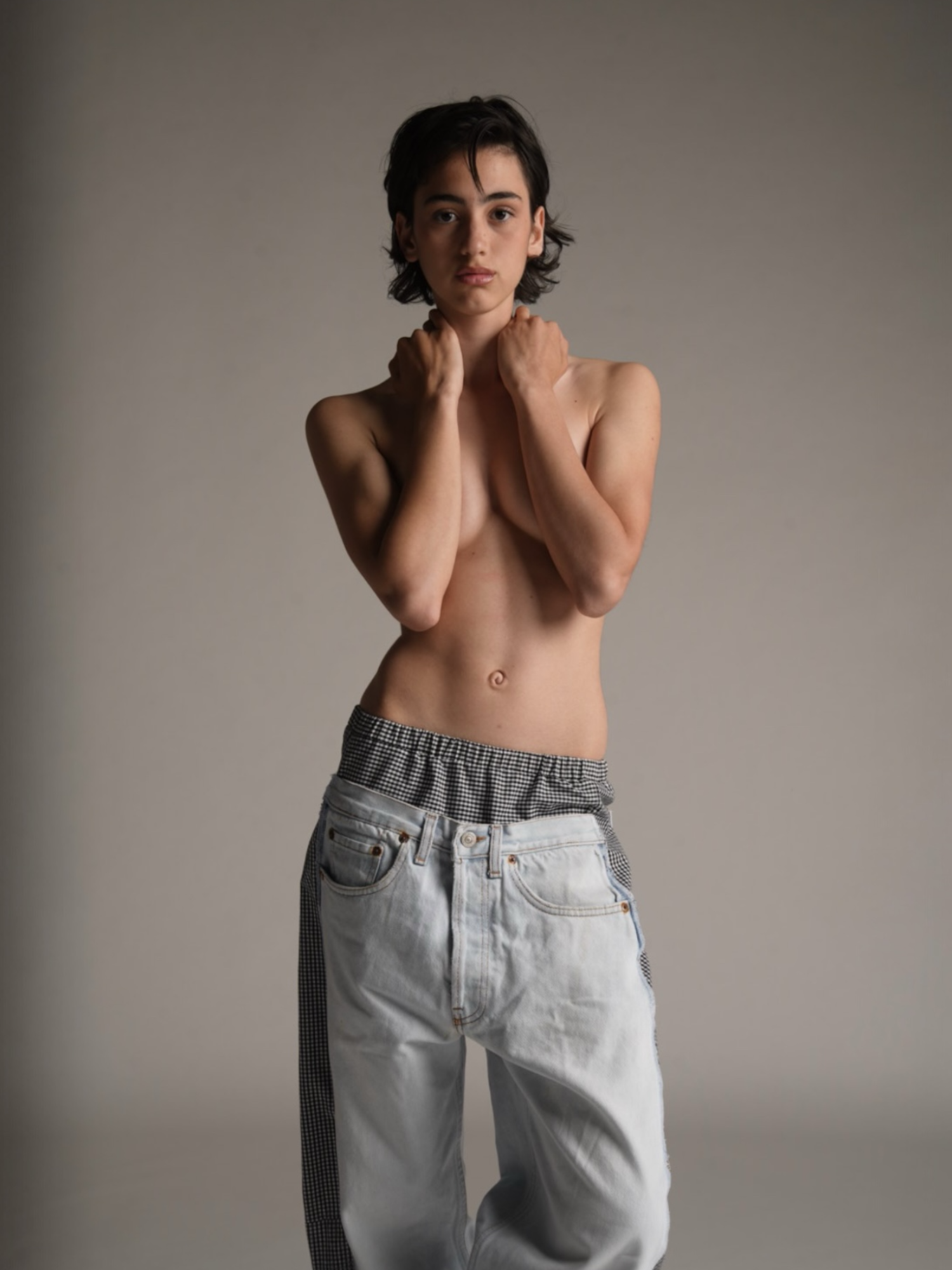 Pantalone remix donna indossato dalla modella vista frontale 